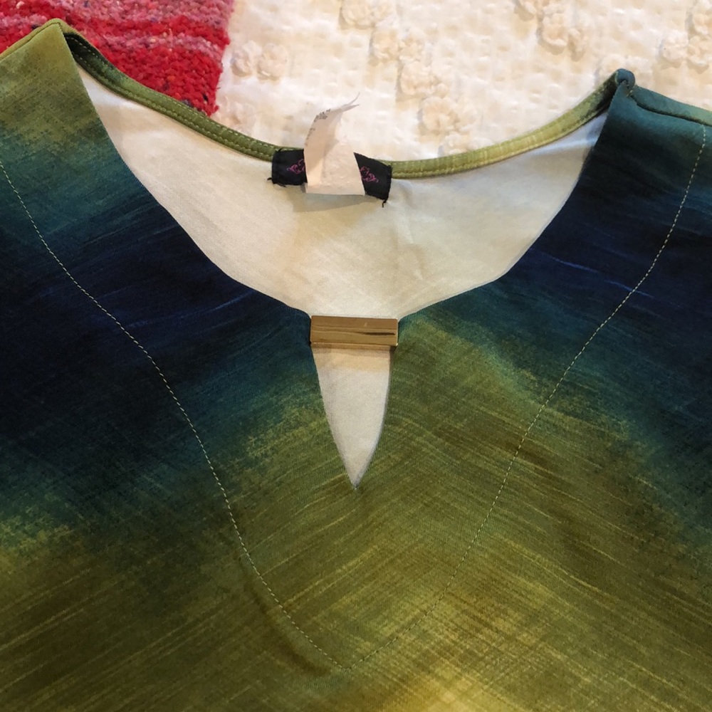 Green and blue top - Picture 3 of 4